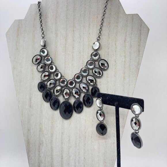 Vintage Charming Charlie Set Bib Necklace Black Clear Gun Metal Pierced Earrings - Picture 2 of 12